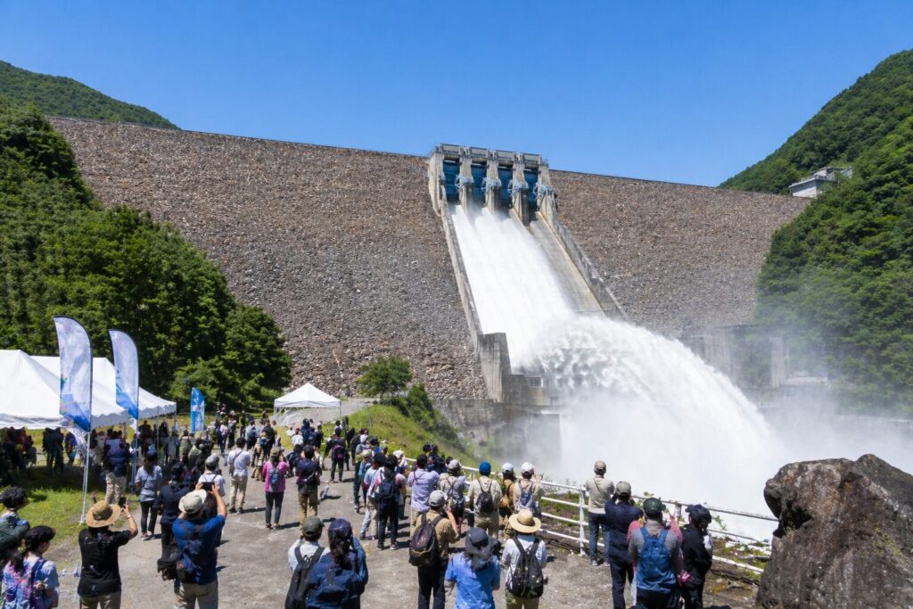 現在の画像: 奈良俣ダム春の点検大放流